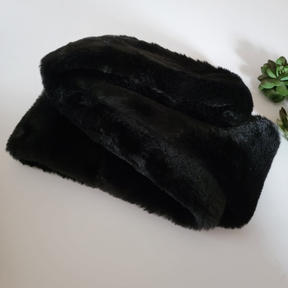 Faux Fur Infinity Scarf In Black NWT - Picture 10 of 11